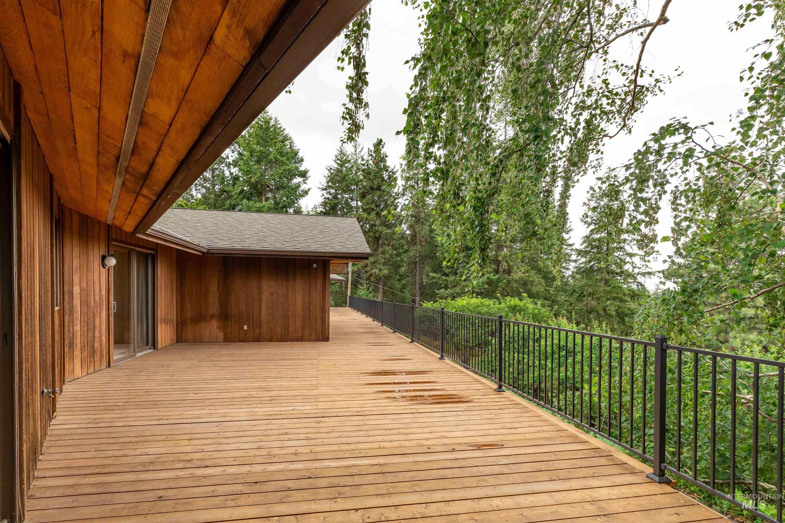 1050 Paradise Ridge Road Moscow, ID 83843 - Photo 46 of 49 View of deck
