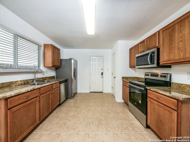 $1,875 | 6327 Fence Crossing, San Antonio, TX 78244