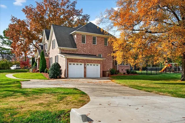 $2,650,000 | 201 West Meade Drive, Nashville, TN 37205