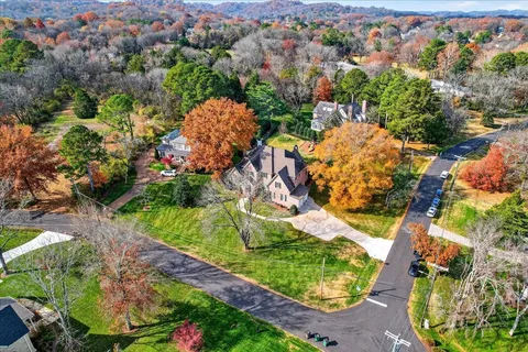 $2,650,000 | 201 West Meade Drive, Nashville, TN 37205