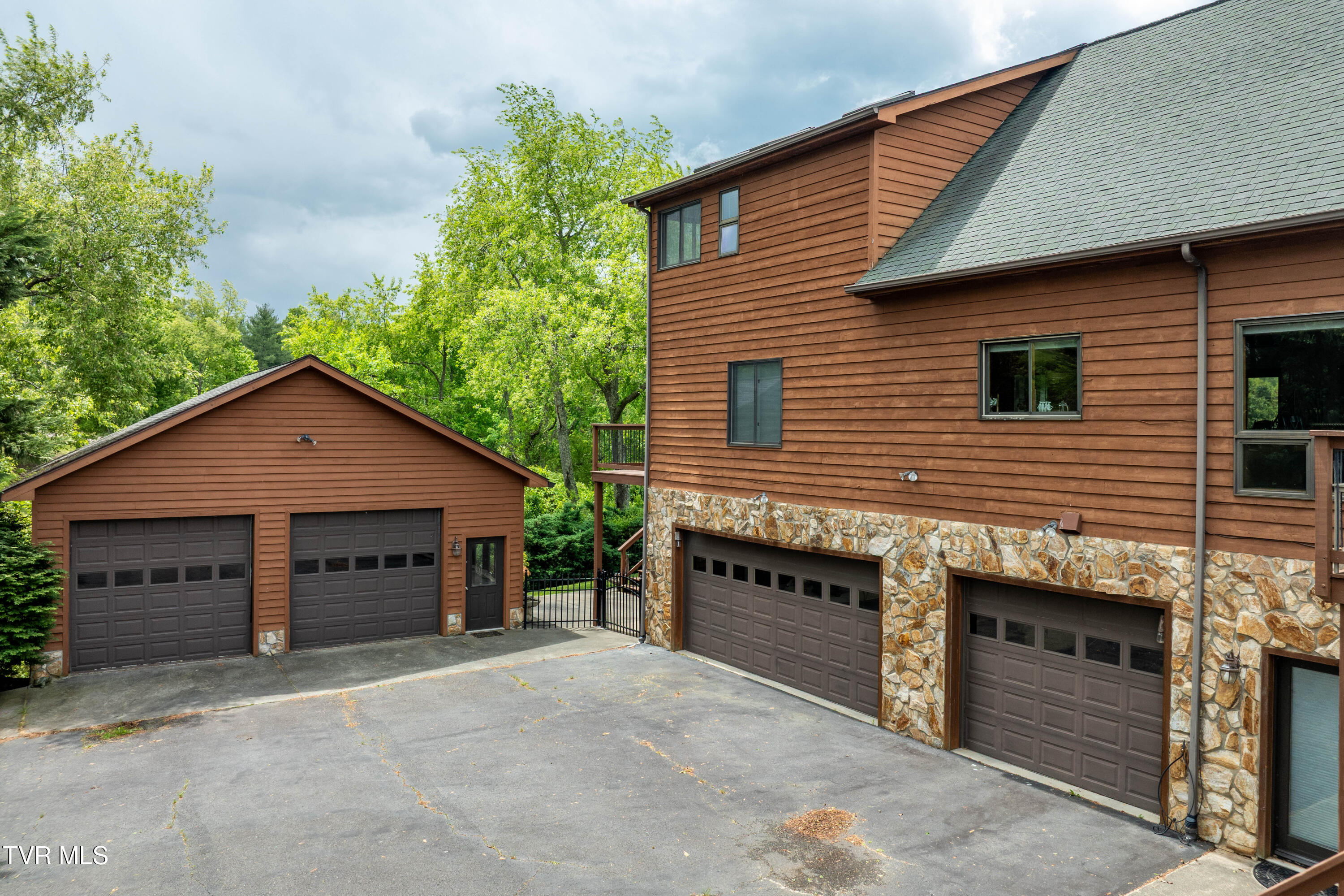 589 Harbor Point Road Butler, TN 37640 - Photo 41 of 64 598 Harbor Point Rd (20 of 89)