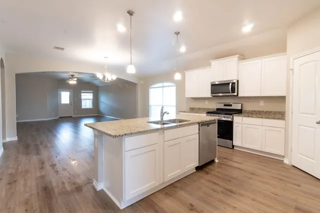 $2,400 | 1022 Fannin Street, Brenham, TX 77833