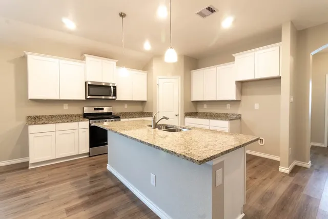 $2,400 | 1022 Fannin Street, Brenham, TX 77833