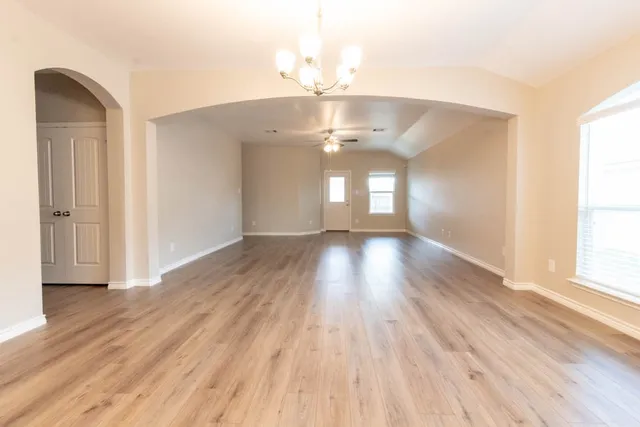 $2,400 | 1022 Fannin Street, Brenham, TX 77833