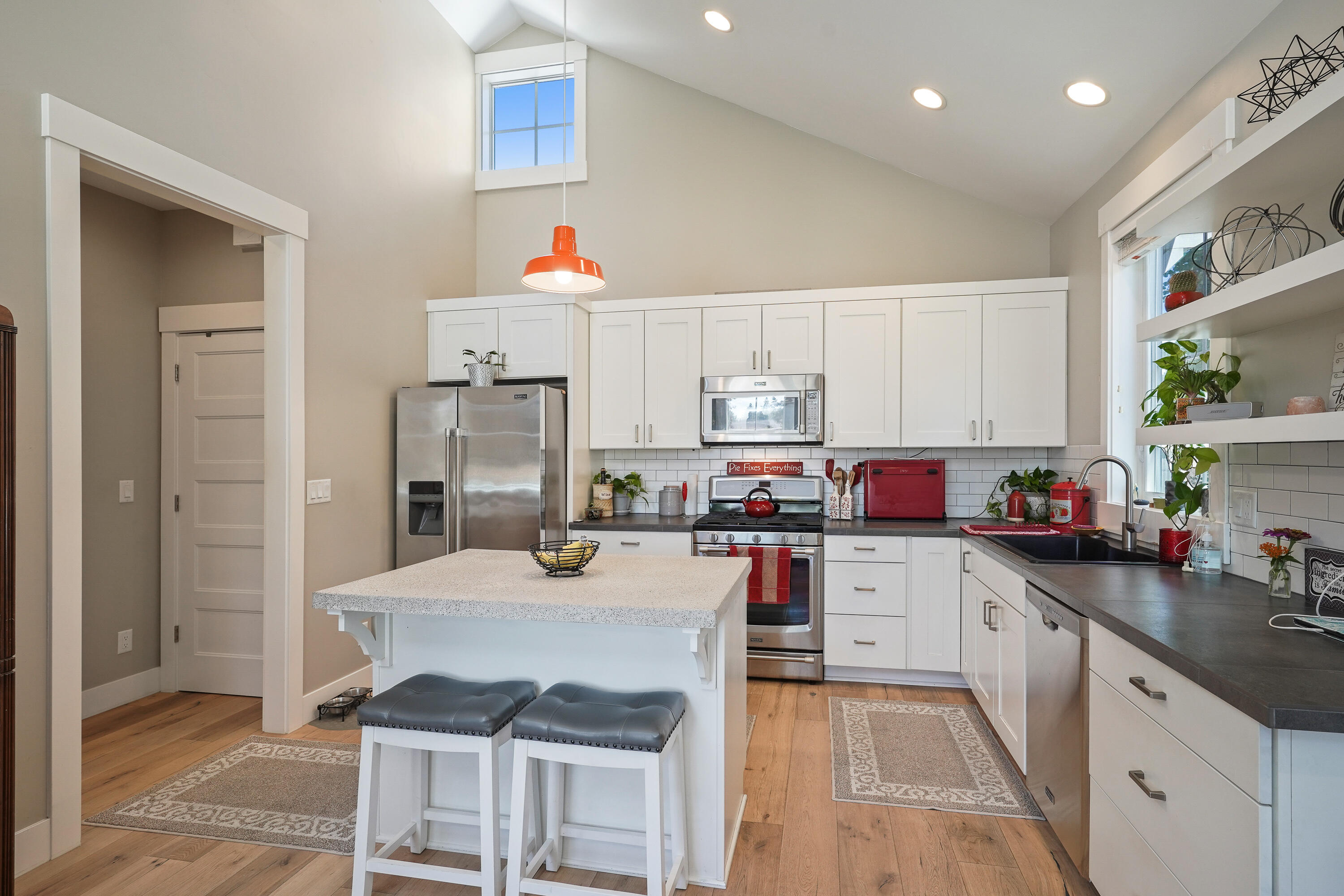 61435 Brosterhous Road Bend, OR 97702 - Photo 40 of 57 DSC07338