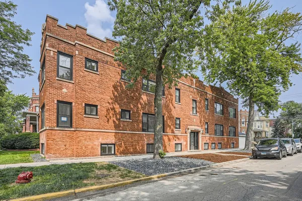 $3,950 | 2602 North Springfield Avenue, Unit 1, Chicago, IL 60647