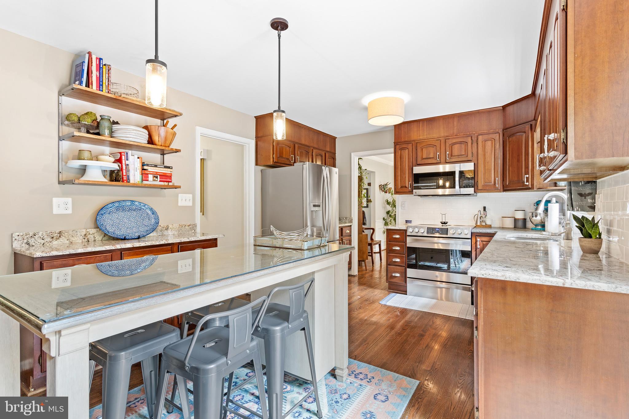 4301 Wakefield Drive Annandale, VA 22003 - Photo 3 of 45