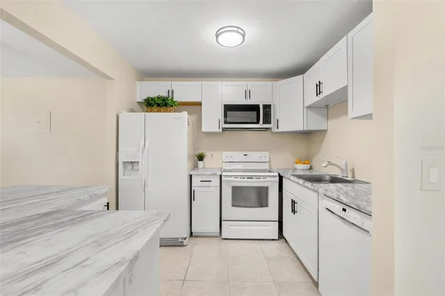 $119,500 | 201 Bedford Trail, Unit 123, Sun City Center, FL 33573