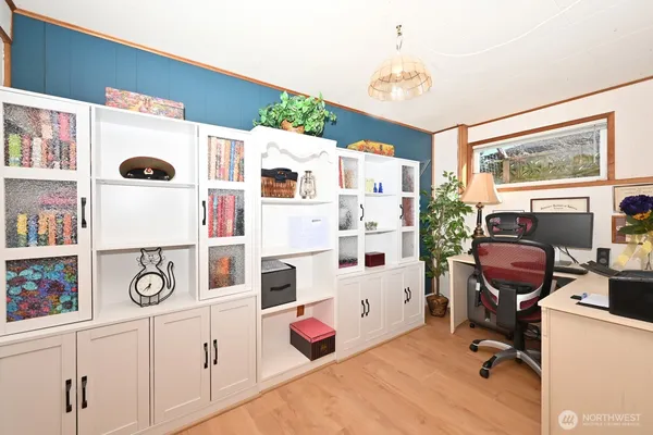 a view of entryway with workspace and toys