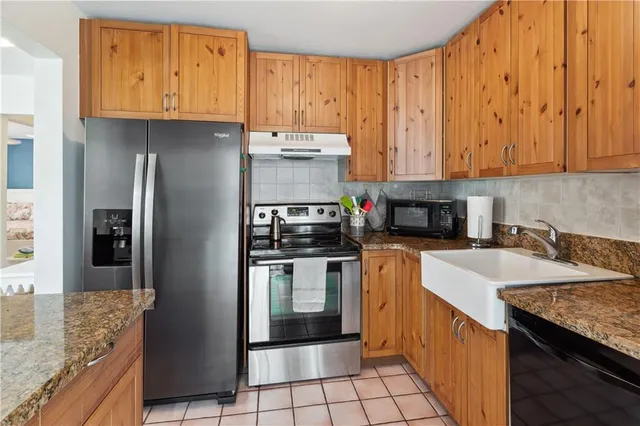 $2,500 | 301 Van Buren Street, Hollywood, FL 33019