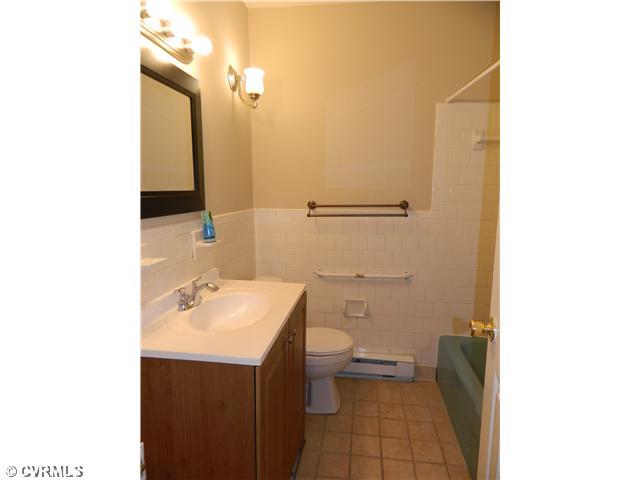 7400 Hopkins Road Richmond, VA 23237 - Photo 11 of 13 Bathroom - Hall bathroom