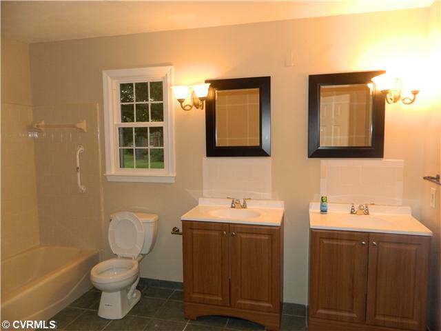 7400 Hopkins Road Richmond, VA 23237 - Photo 9 of 13 Master Bath/Spa