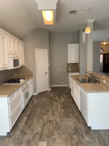 $2,200 | 18418 Sailfish Cove Drive, Humble, TX 77346