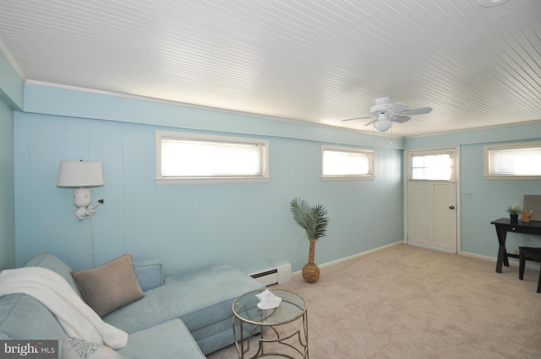 409 Aigburth Road Baltimore, MD 21286 - Photo 7 of 27 a living room with furniture
