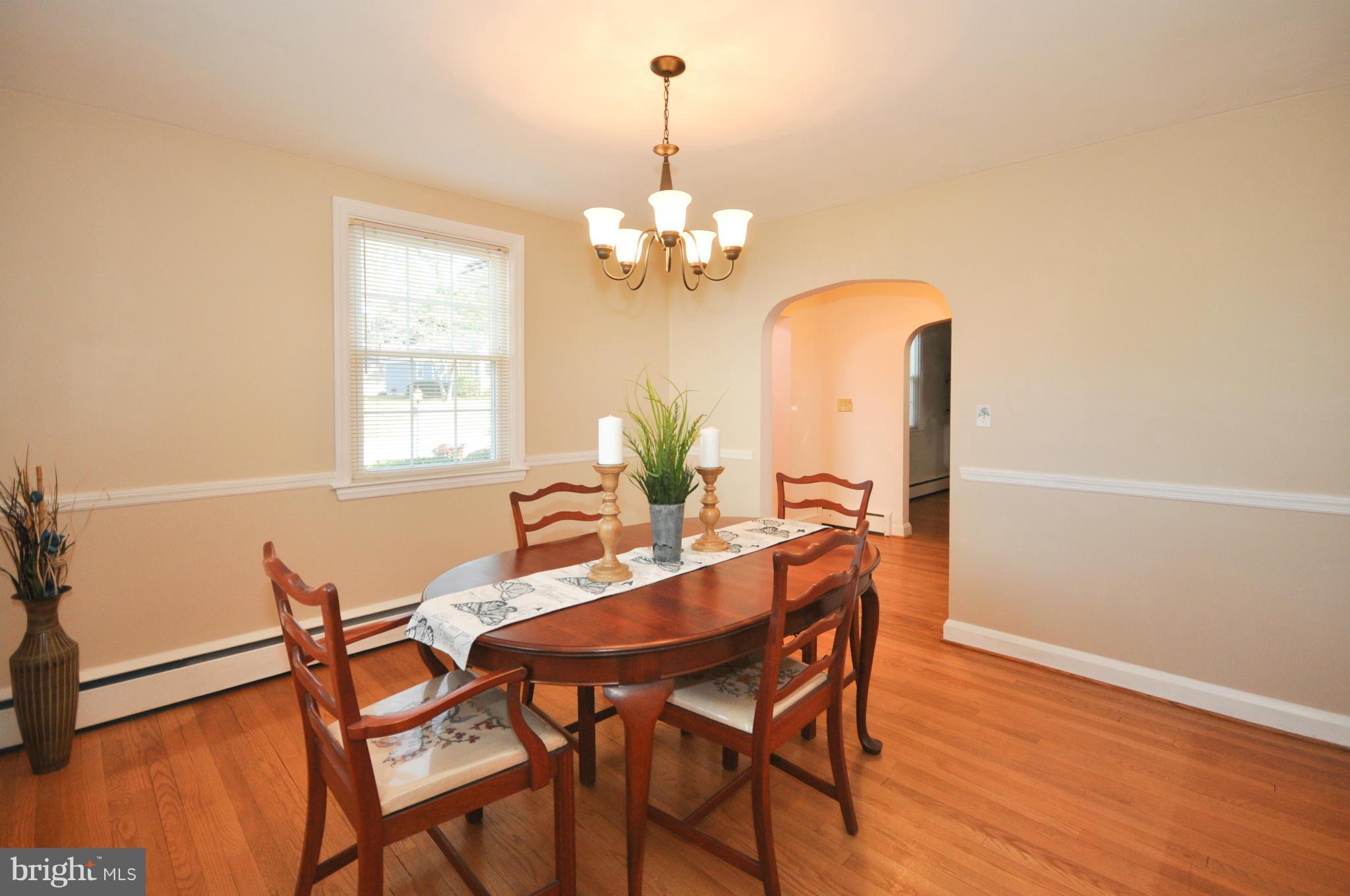 409 Aigburth Road Baltimore, MD 21286 - Photo 10 of 27 a dining room with furniture and window