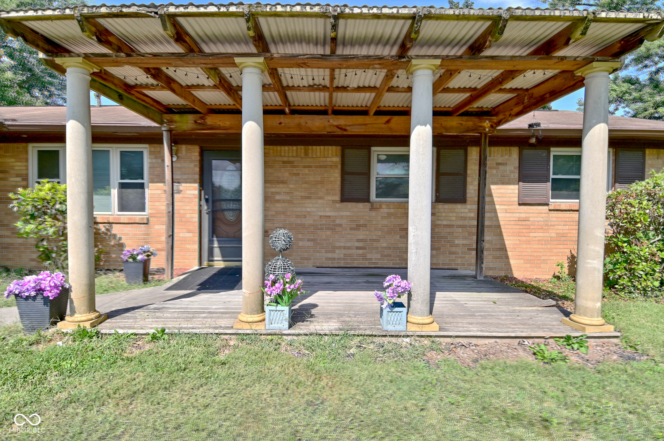 410 East Southport Road Indianapolis, IN 46227 - Photo 2 of 28