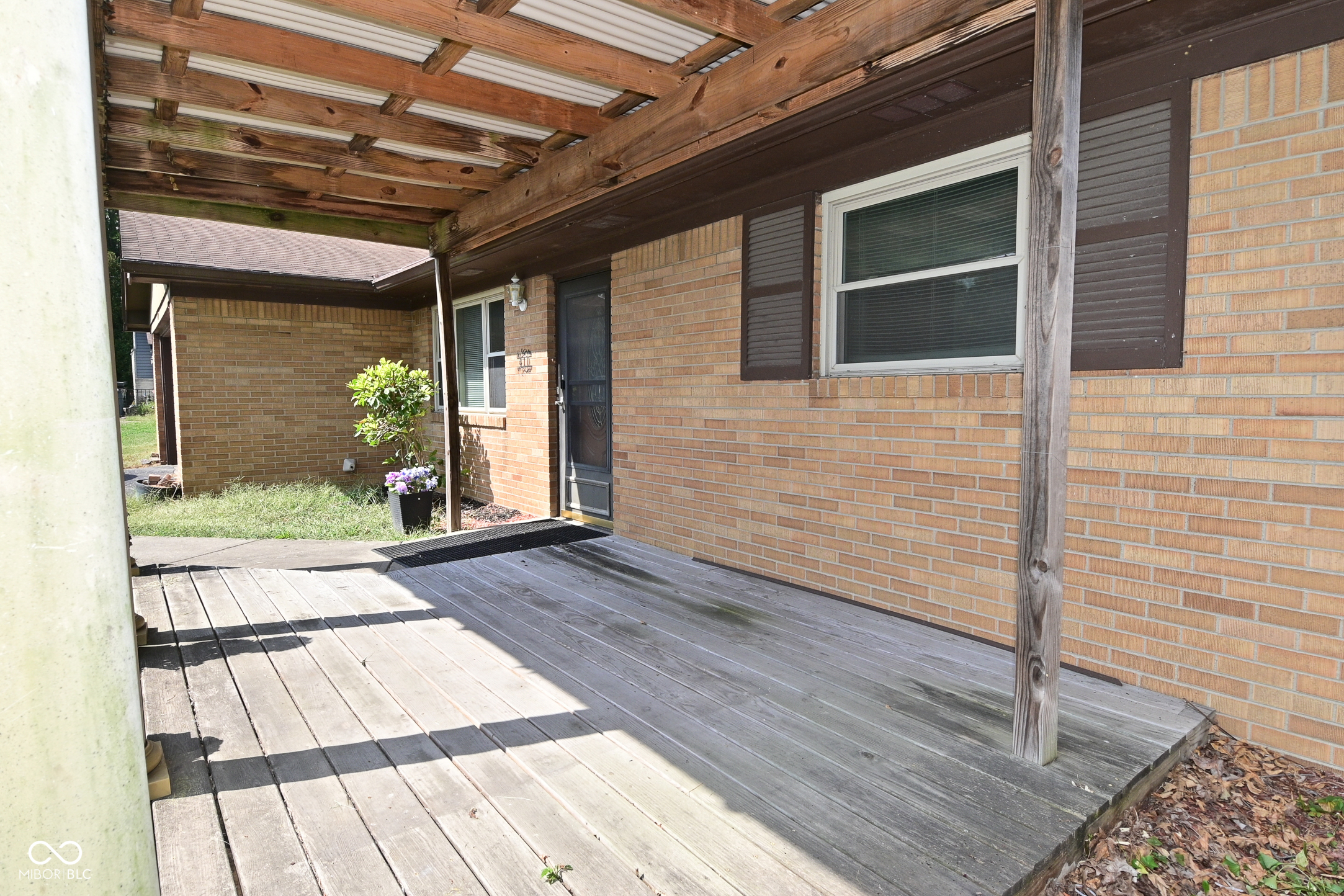 410 East Southport Road Indianapolis, IN 46227 - Photo 3 of 28