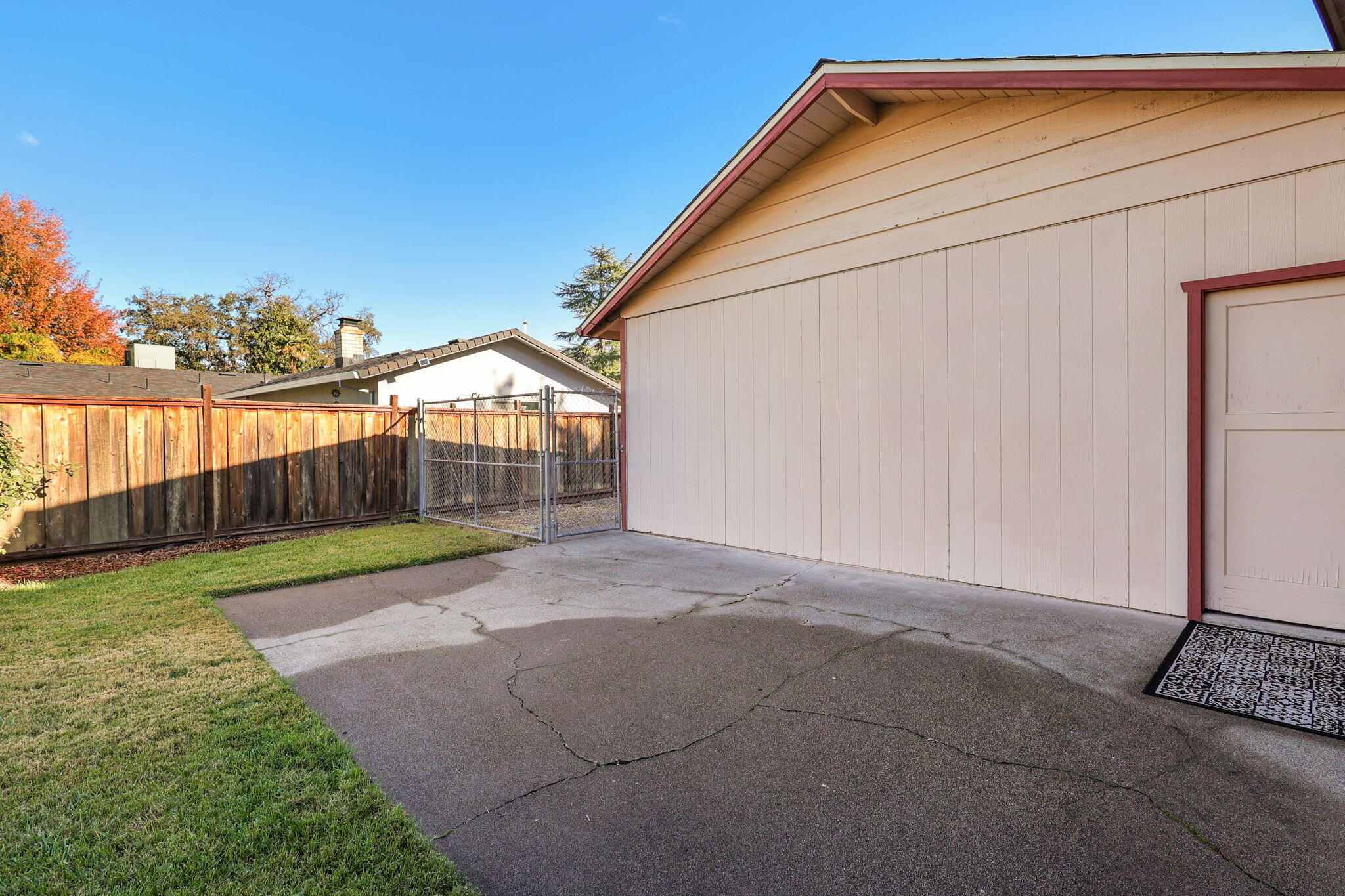 3420 Riverview Drive Redding, CA 96001 - Photo 34 of 40 a view of backyard with green space
