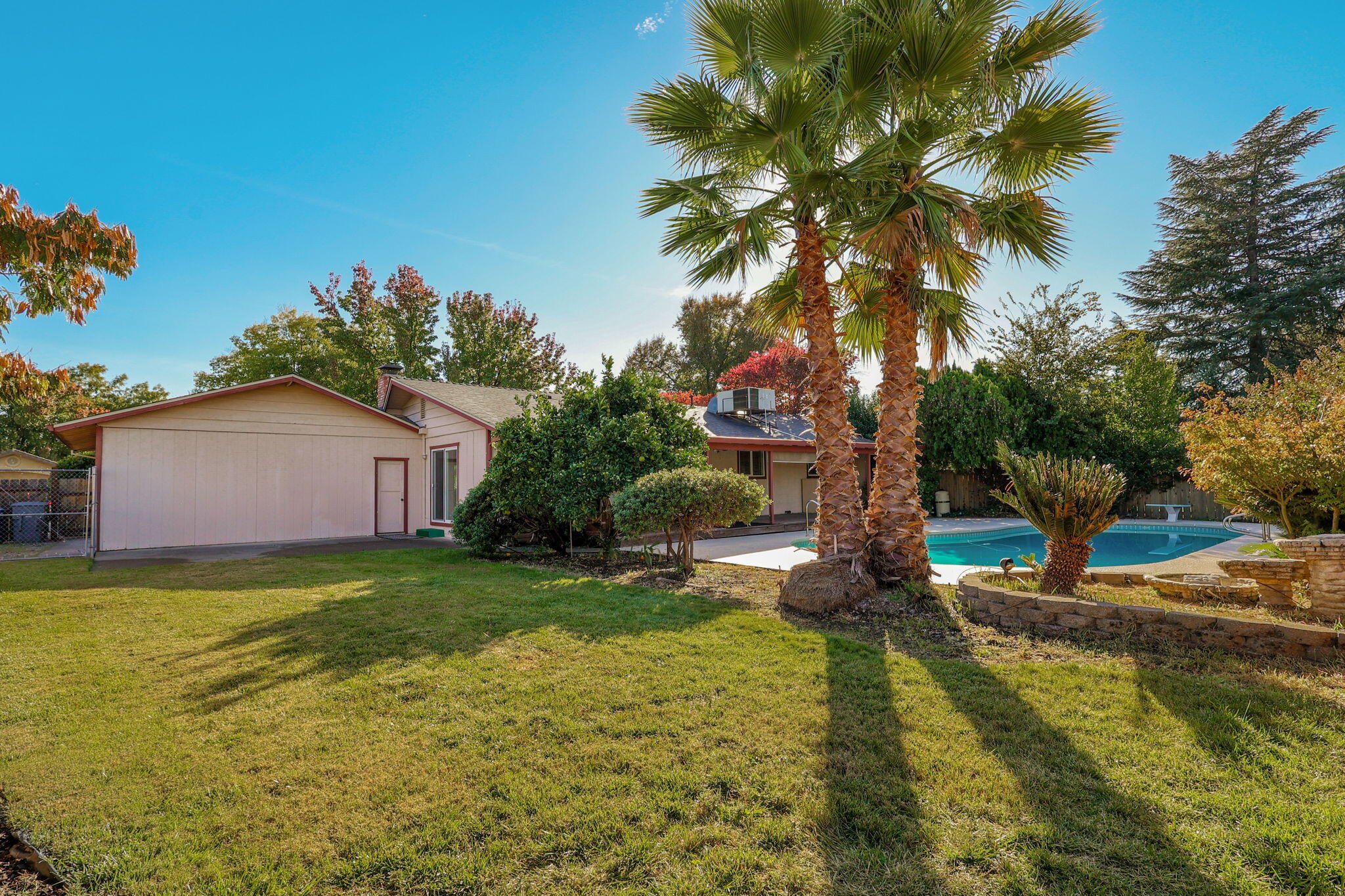 3420 Riverview Drive Redding, CA 96001 - Photo 38 of 40 a backyard of a house with lots of green space