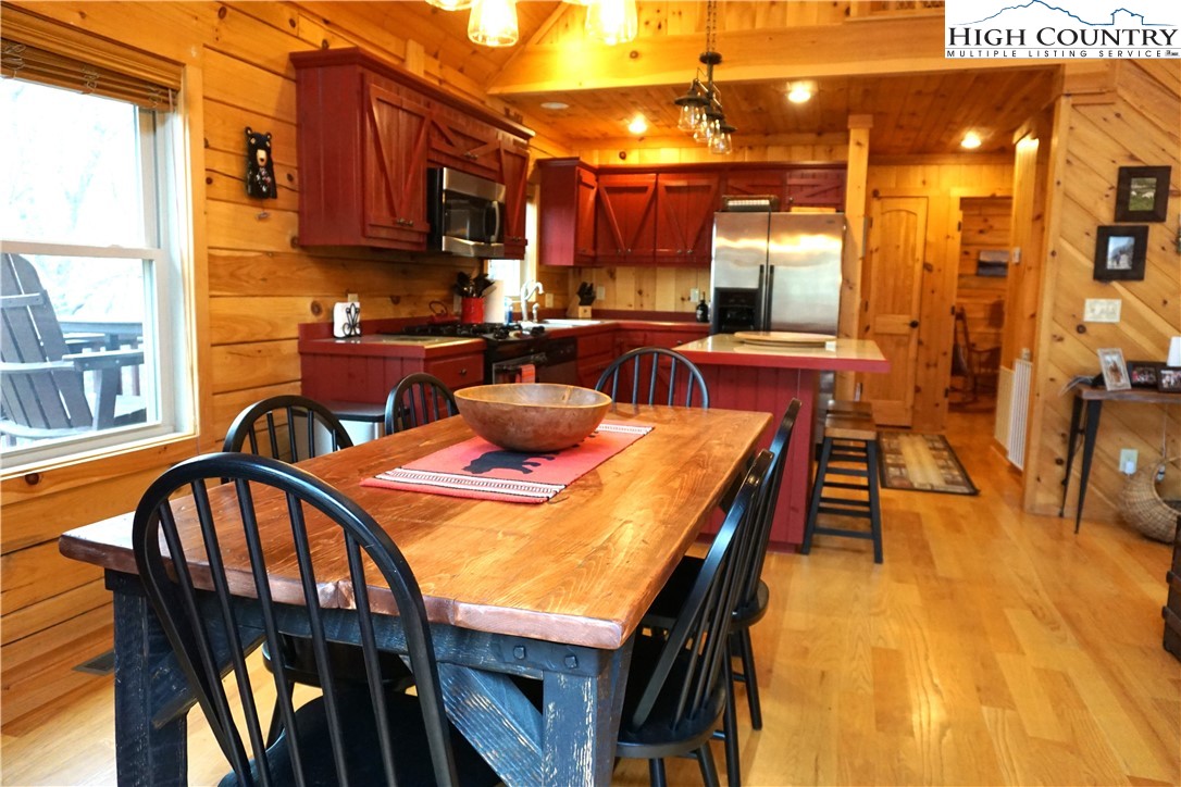 182 Buckland Road Grassy Creek, NC 28631 - Photo 10 of 38 a dining room with a table and chairs