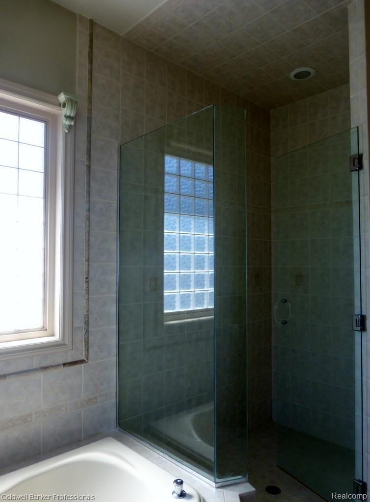 6928 Oakhurst Ridge Road Clarkston, MI 48348 - Photo 26 of 42 25.jpg