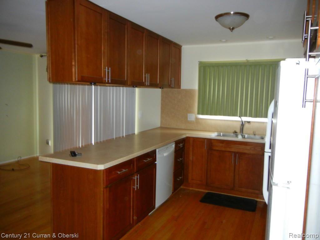 29145 Rambling Road Southfield, MI 48076 - Photo 5 of 19 Updated kitchen open to family room