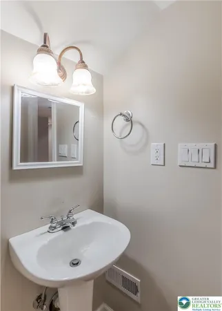 $2,600 | 3418 Park Place, Bethlehem, PA 18017