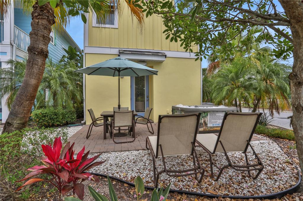 3083 Key Lime Loop Kissimmee, FL 34747 - Photo 2 of 82 a view of a chairs and table in patio