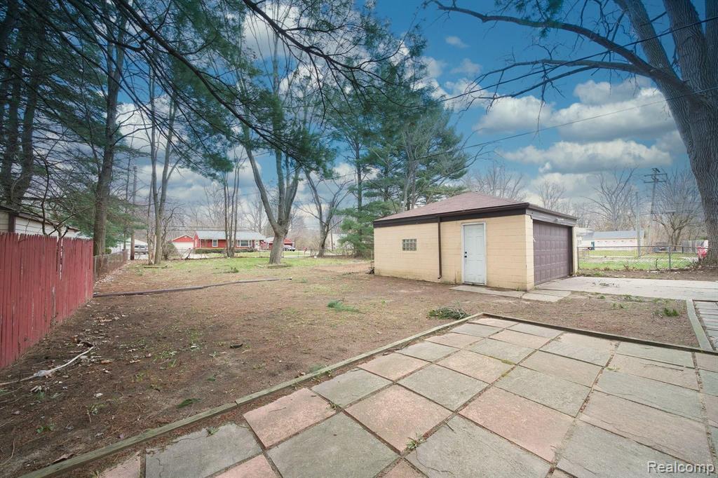 20710 Westhampton Avenue Southfield, MI 48075 - Photo 8 of 30