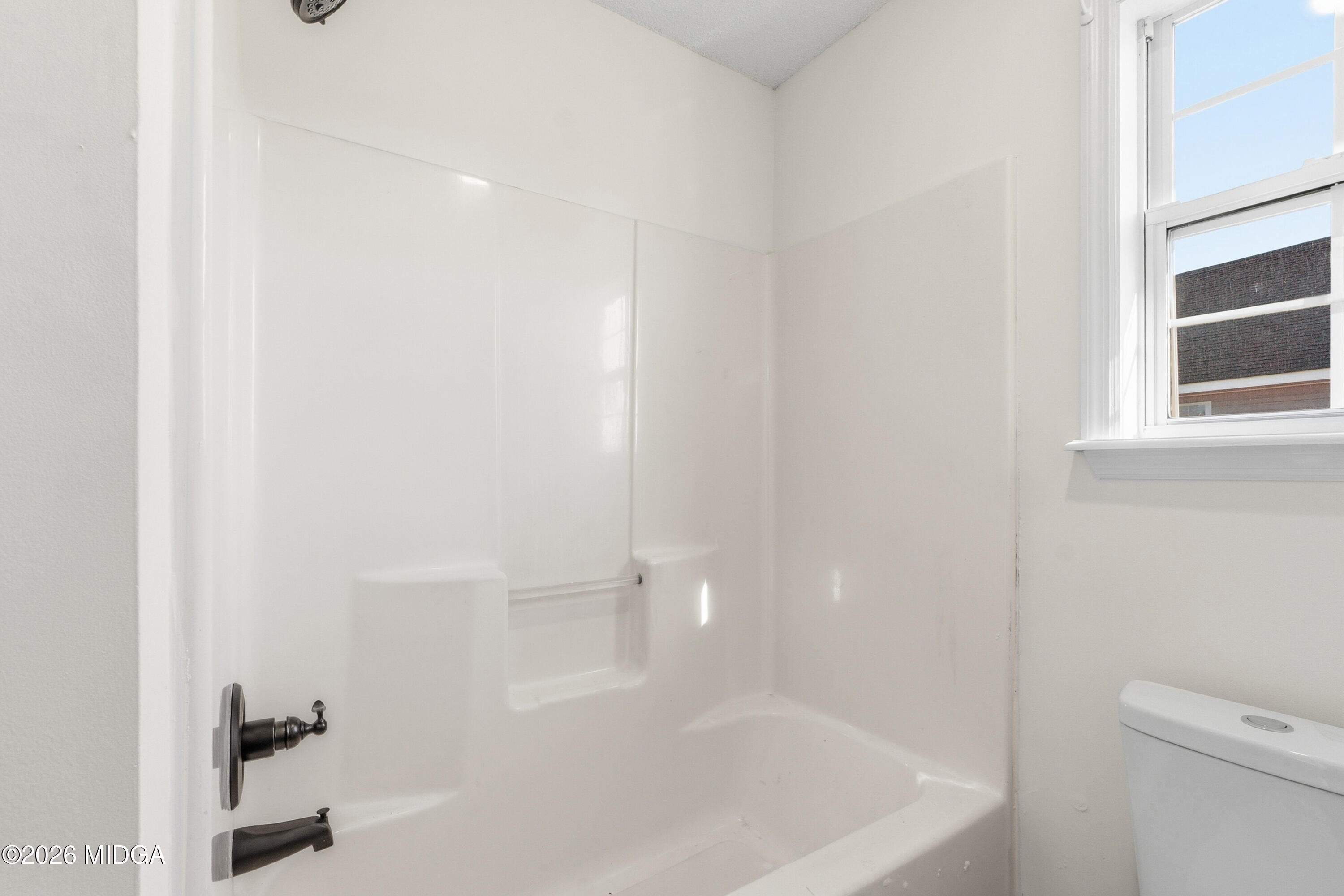 404 Wynfield Lane Bonaire, GA 31005 - Photo 20 of 45 a bath tub sitting next to a white toilet and sink