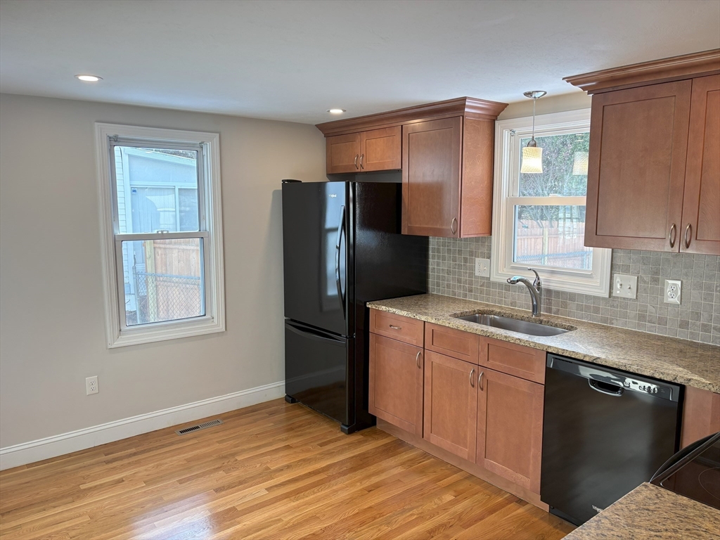 78 Gilman Street Springfield, MA 01118 - Photo 8 of 35 Gallery Image 8