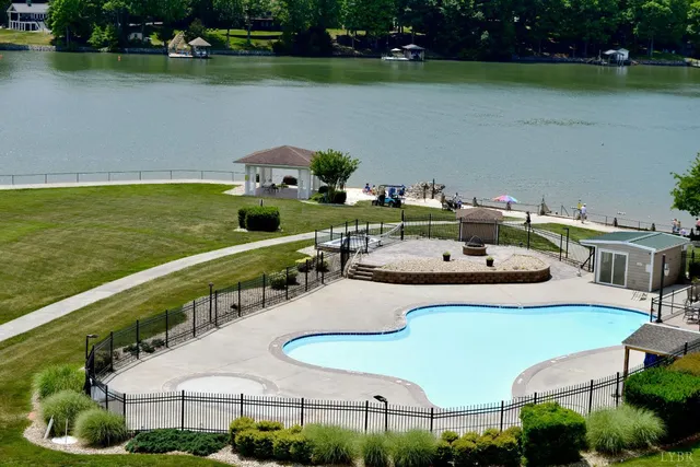 $399,500 | 1019 Mariners Way, Unit 30, Huddleston, VA 24104