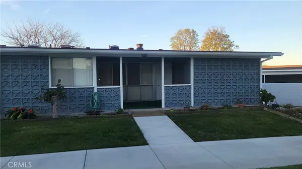 a view of a back yard of the house