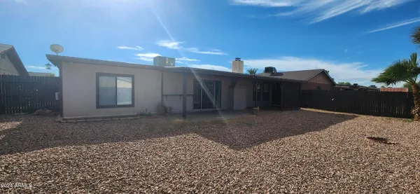 $1,895 | 9002 West Roma Avenue, Phoenix, AZ 85037
