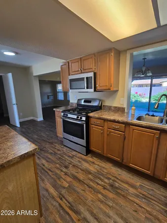 $1,895 | 9002 West Roma Avenue, Phoenix, AZ 85037