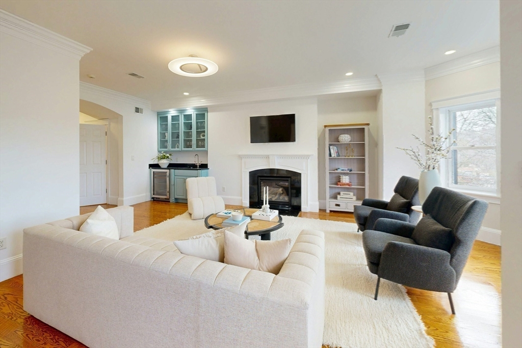 322 Tappan Street, Unit 2 Brookline, MA 02445 - Photo 9 of 41