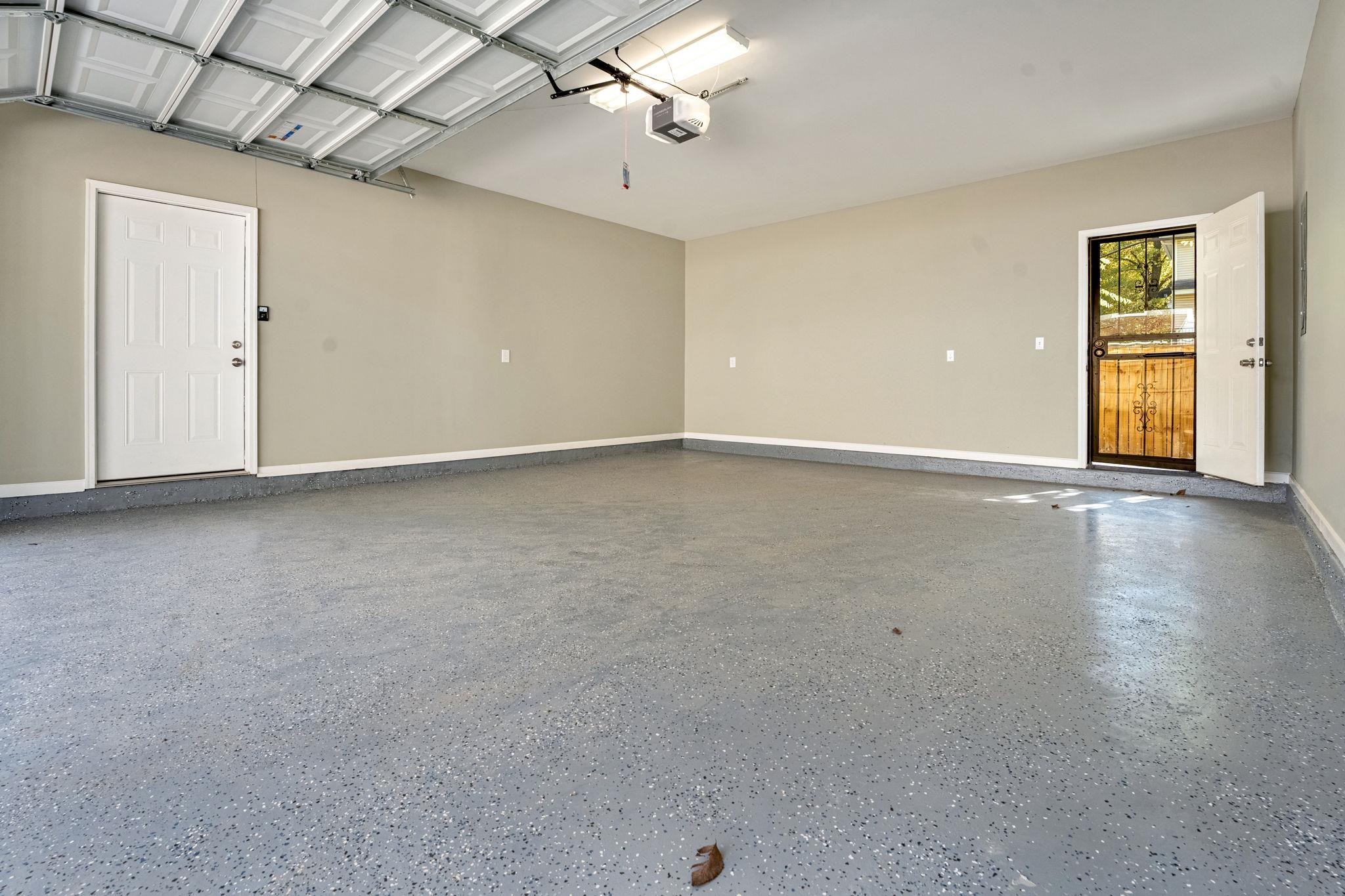 71 Clark Place Memphis, TN 38104 - Photo 9 of 11 a view of an empty room with a window