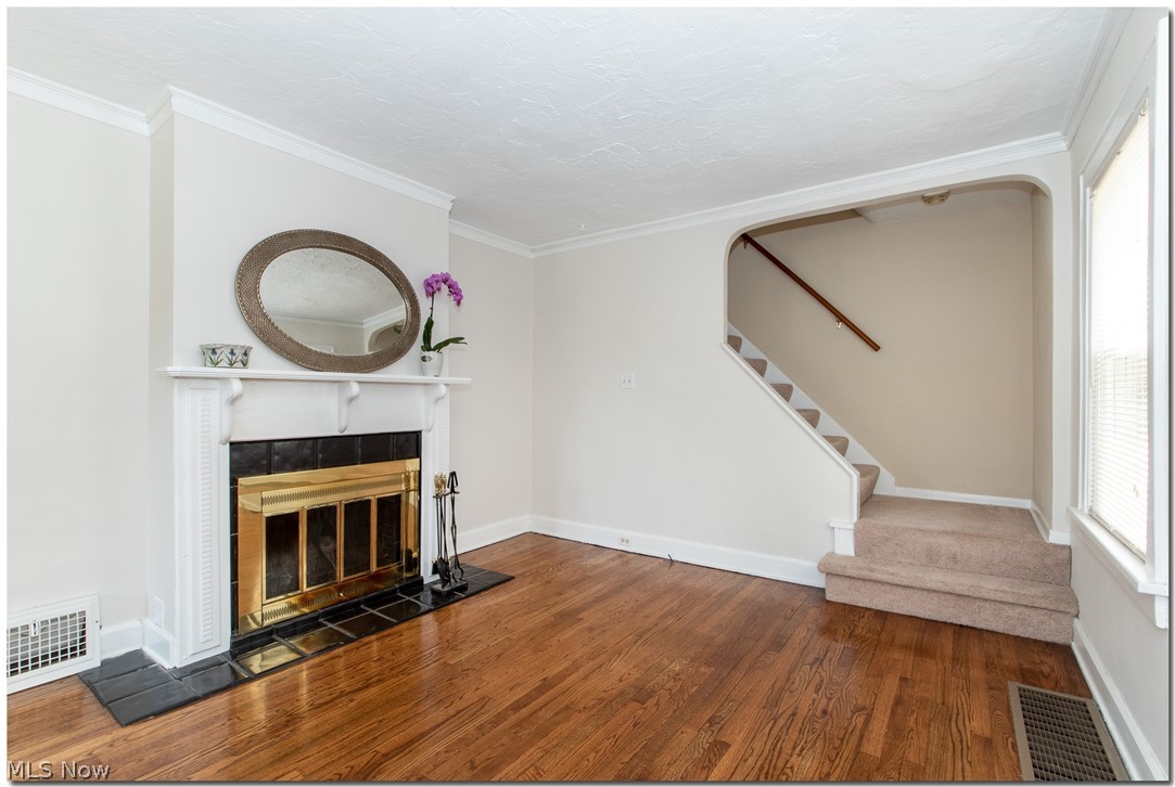 1399 Dill Road Cleveland, OH 44121 - Photo 3 of 35
