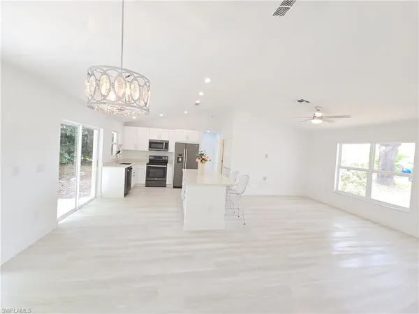 $3,250 | 687 Grove Drive, Naples, FL 34120