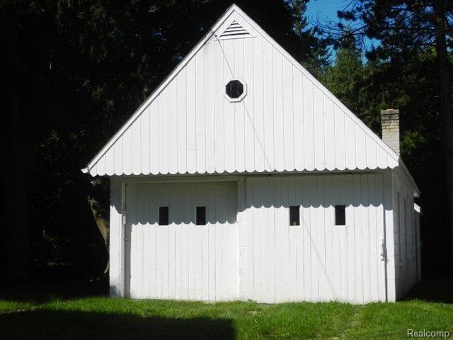 3102 Devondale Road Rochester, MI 48309 - Photo 8 of 10 Garage.jpg