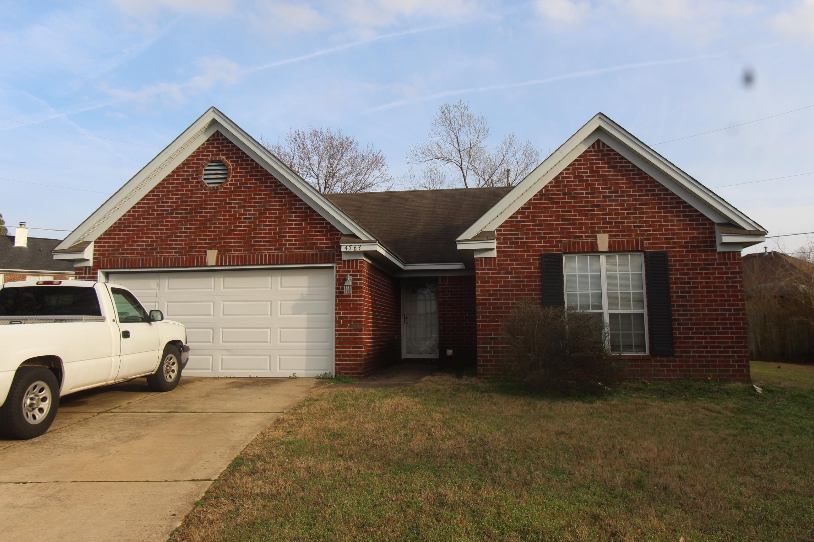 a view of a house with a garage