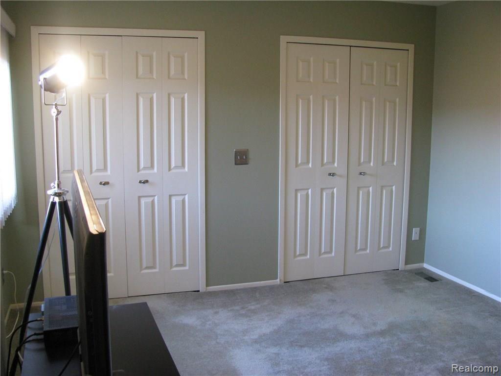 517 Tennyson Rochester, MI 48307 - Photo 22 of 54 1980-01-01 00.11