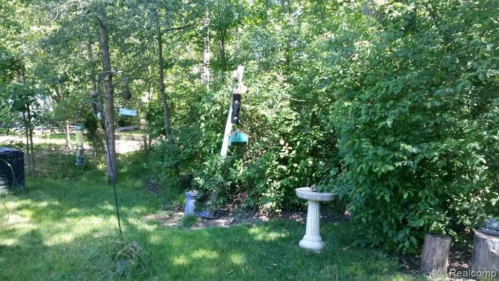 21154 Gill Road Farmington Hills, MI 48335 - Photo 9 of 37