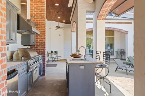$1,100,000 | 100 Candlewood Drive, Lafayette, LA 70508