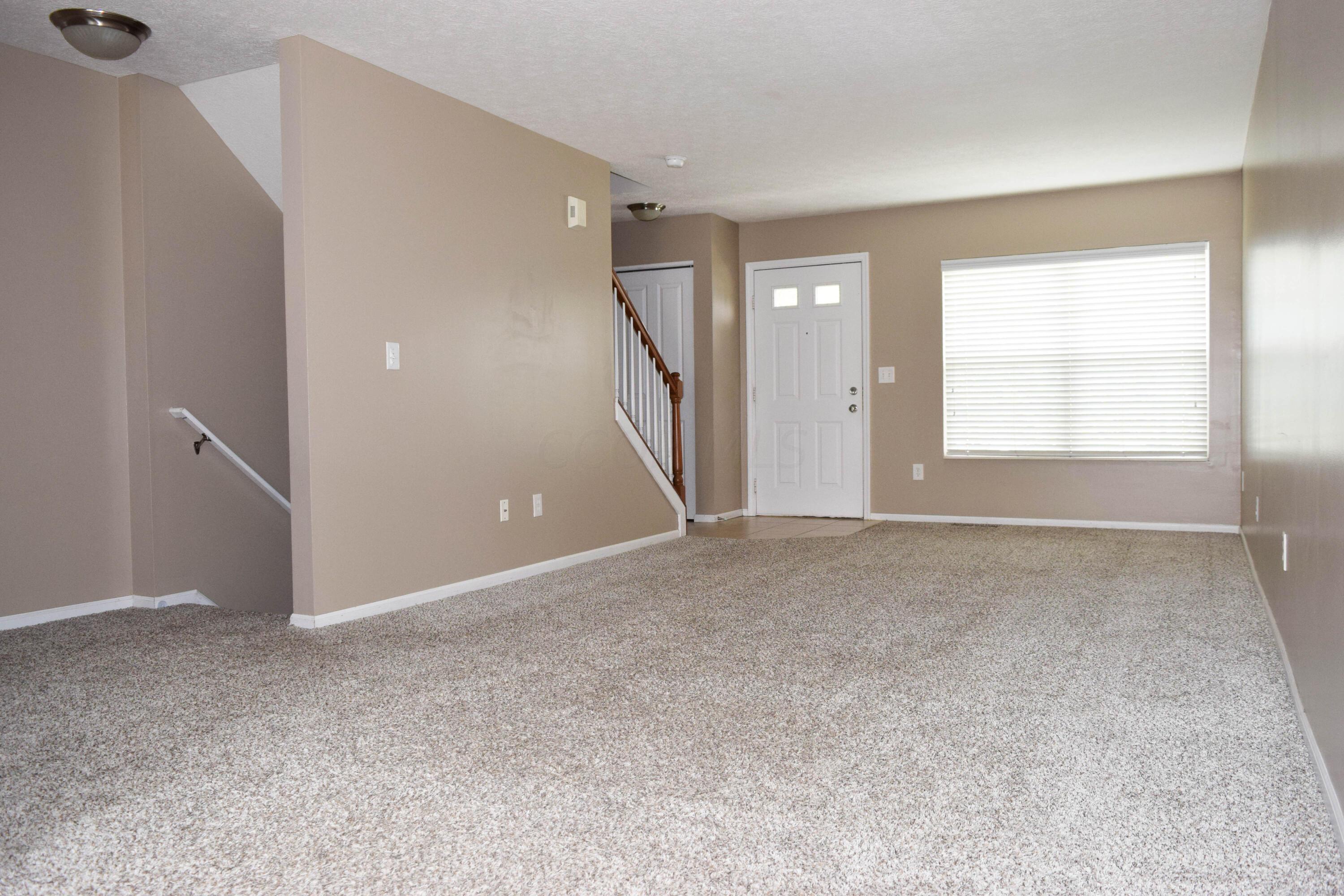 605 Lazelle Road Westerville, OH 43081 - Photo 3 of 24 03-Entry & Living Room