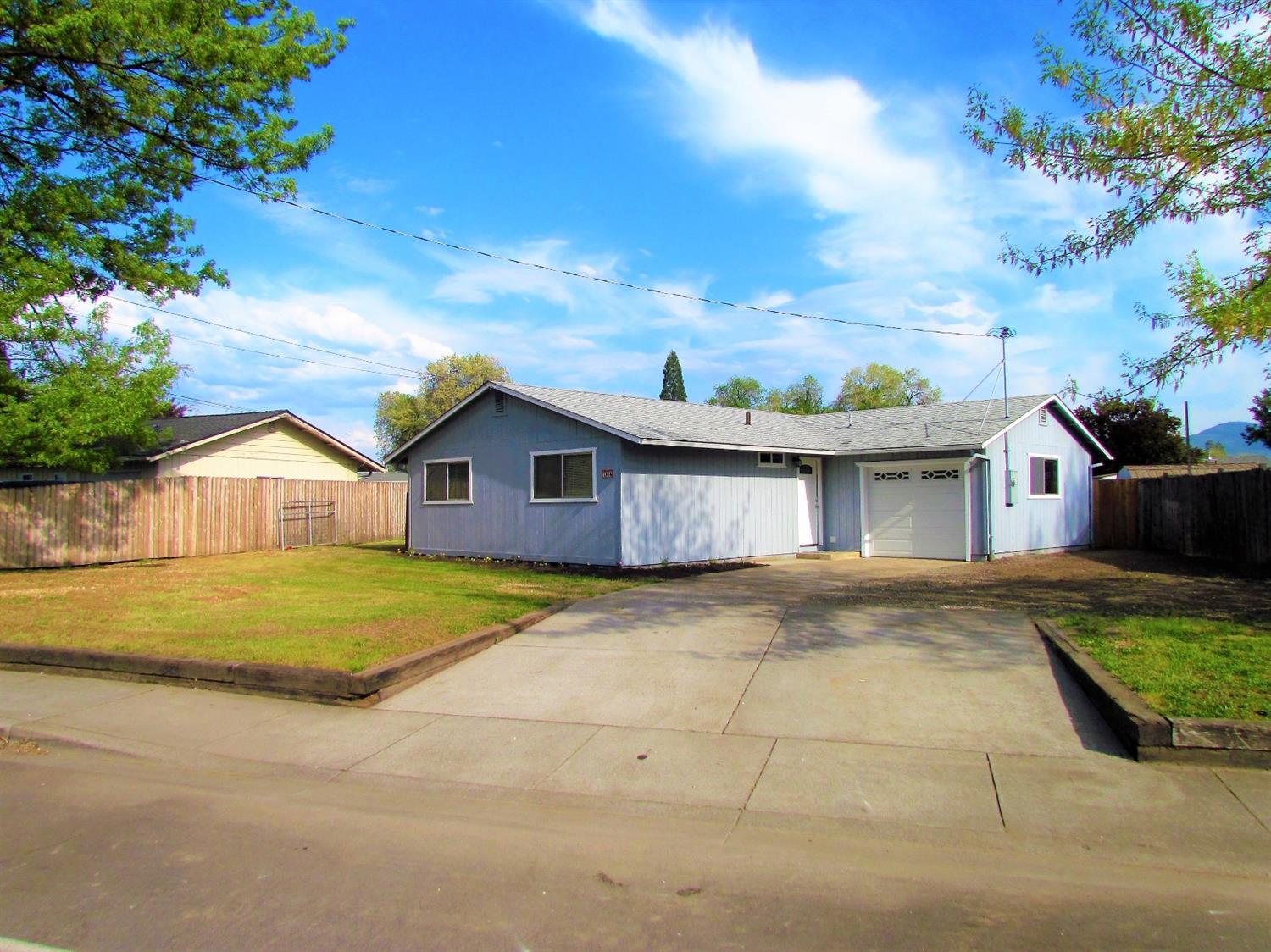 7956 Division Road White City, OR 97503 - Photo 1 of 15 Primary Photo