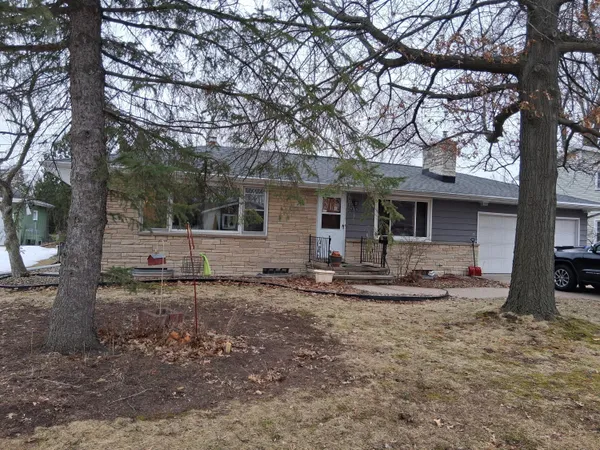 $214,900 | 956 Bridgewood Drive, Neenah, WI 54956