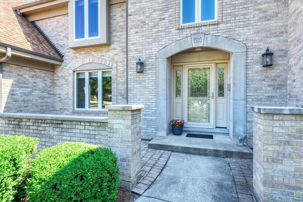 1500 Royal Oak Road Darien, IL 60561 - Photo 2 of 48