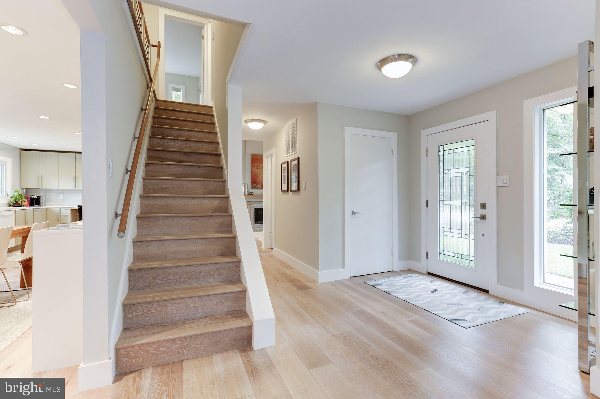 1410 Wolftrap Run Road Vienna, VA 22182 - Photo 5 of 51 Entry