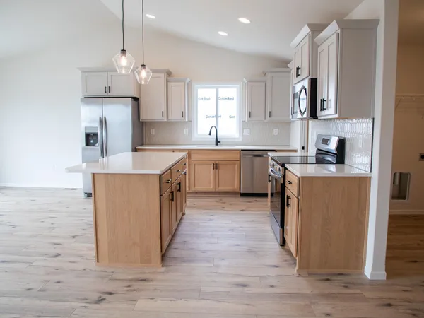 $499,999 | 1474 66th Avenue South, Fargo, ND 58104